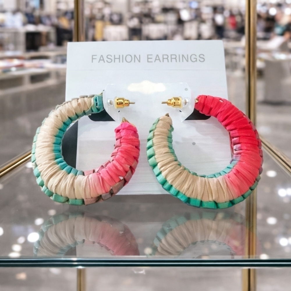 Women's fashion hoop earrings
